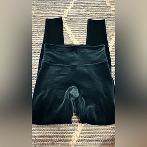 SPANX Velvet Leggings in Deep Green, sz M